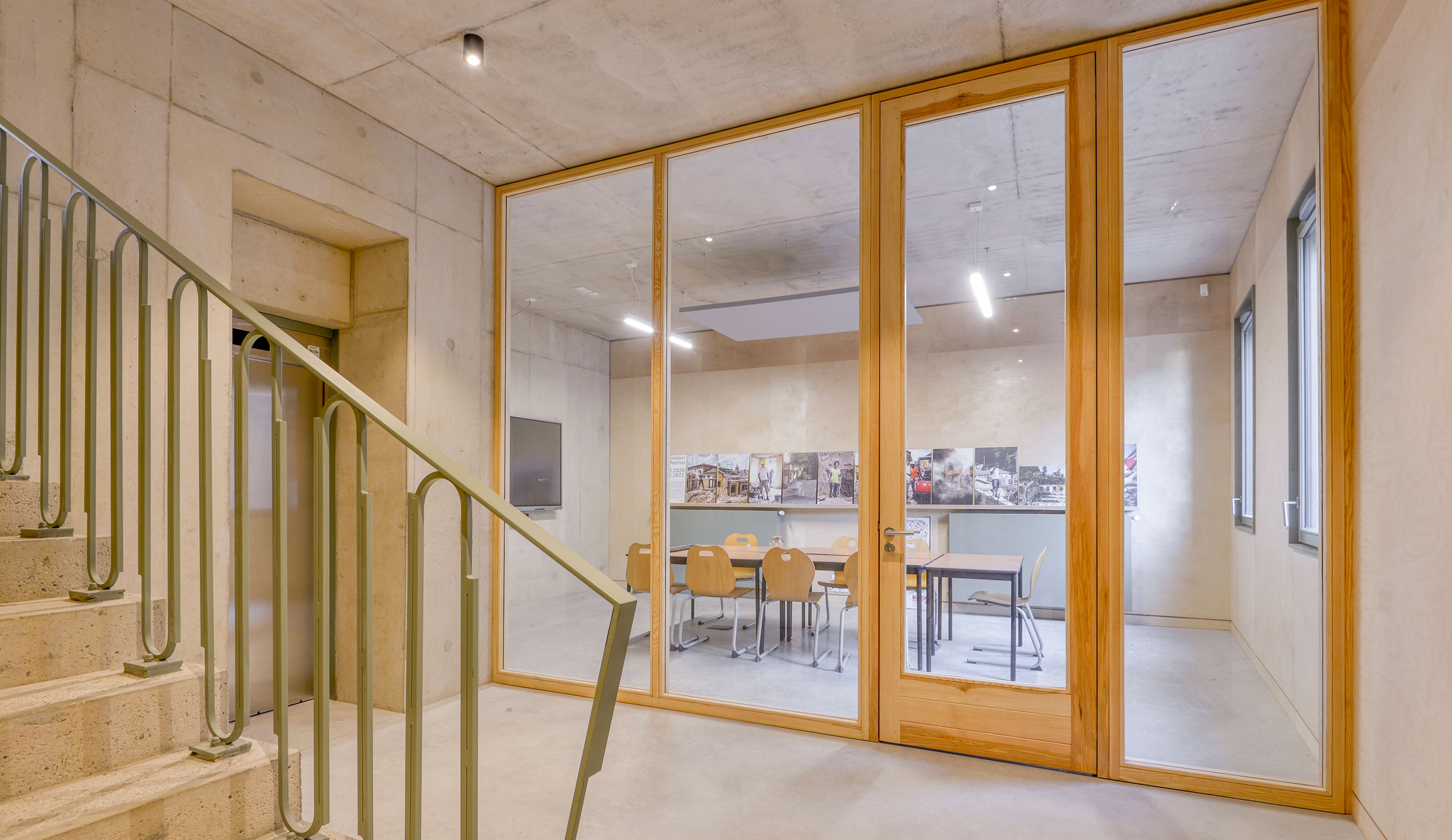 Cloisons et portes intérieures vitrées pour la Maison du festival Jazz à Vienne