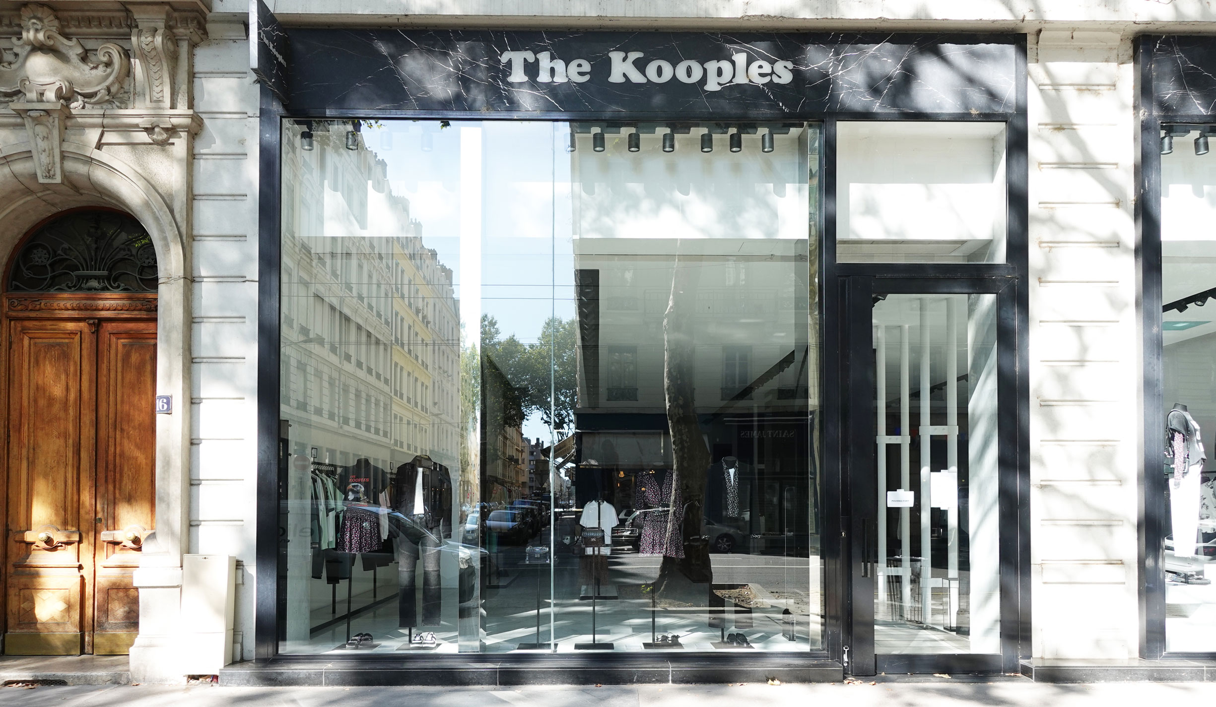 Remplacement de vitrine pour la boutique The Kooples de Foch