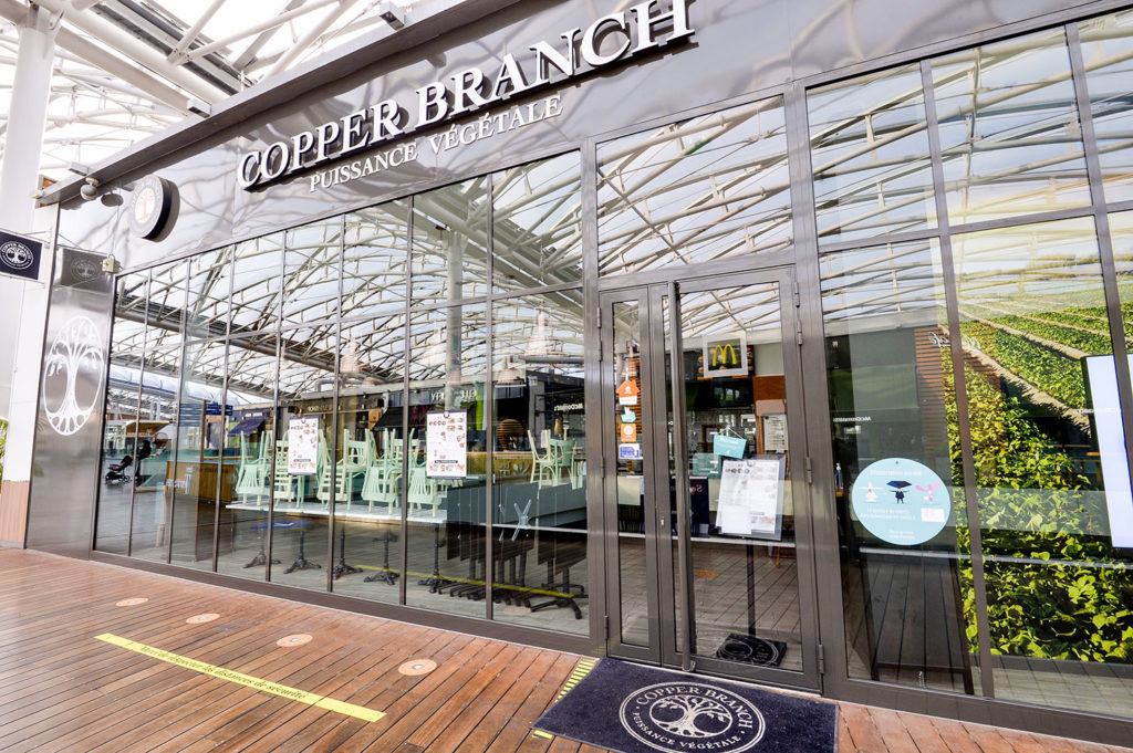 Copper Branch un restaurant à Confluence avec une vitrine en menuiserie aluminium