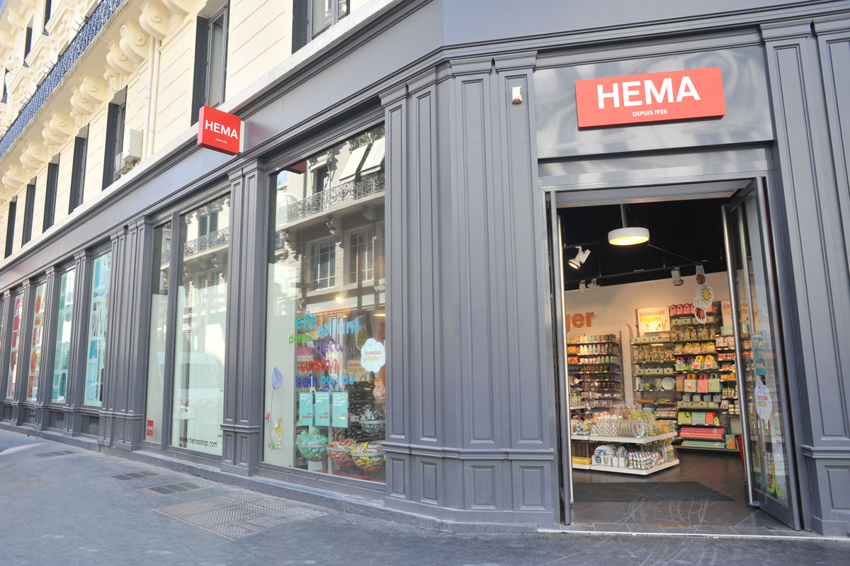 Habillage façade pour le magasin Hema par la Miroiterie du Rhône