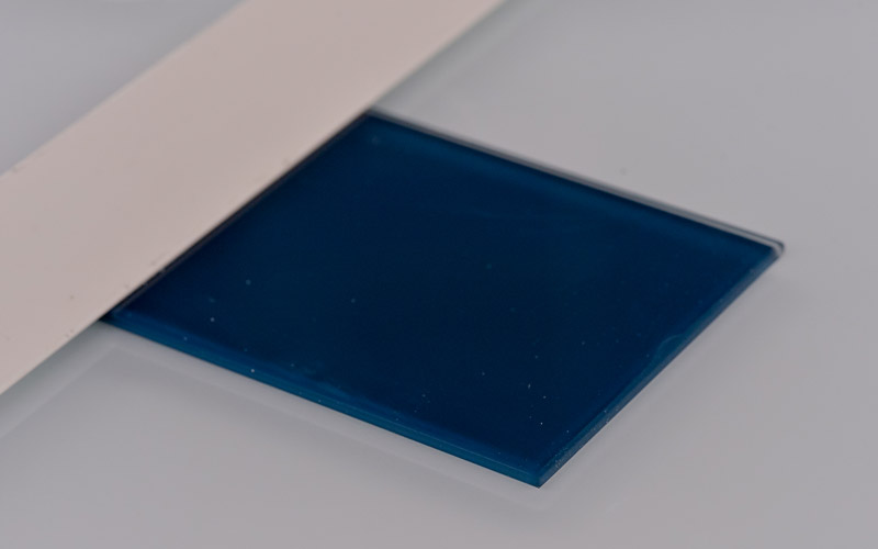 Verre laqué coloré bleu, un produit proposé par la Miroiterie du Rhône