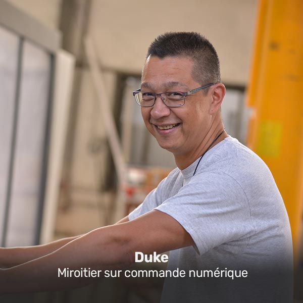 Duke, miroitier sur commande numérique à la Miroiterie du Rhône