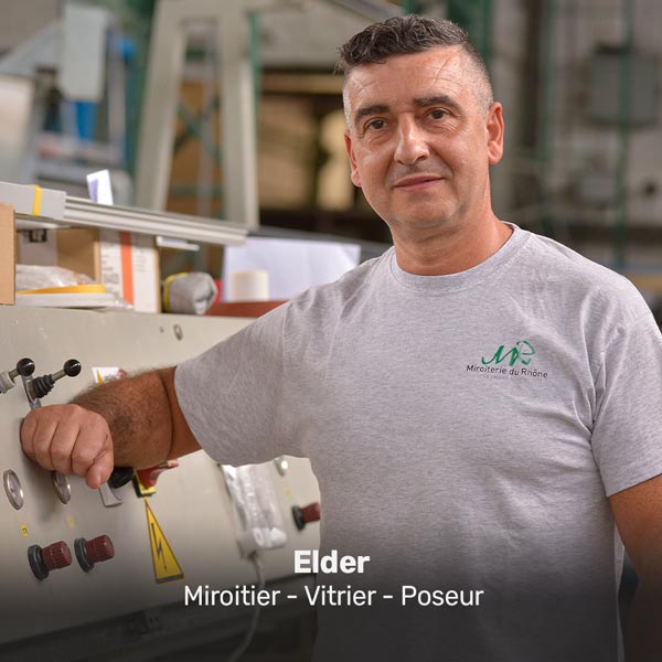 Elder miroiter vitrier à la Miroiterie du Rhône