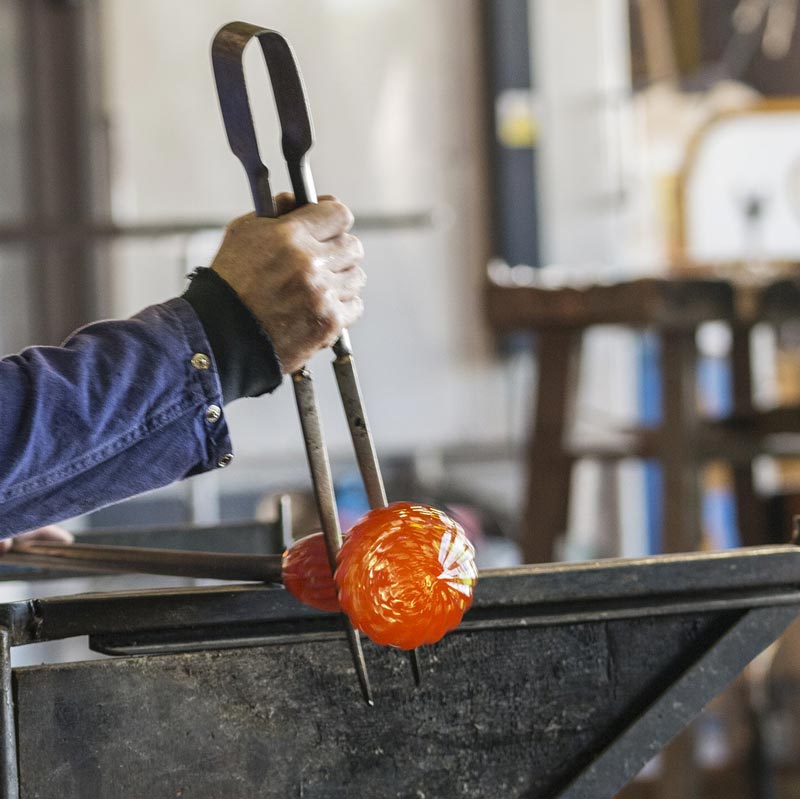 Transformation à chaud d'un produit en verre par le verrier