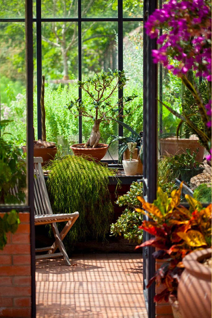 Porte verrière dans espace jardin - détente