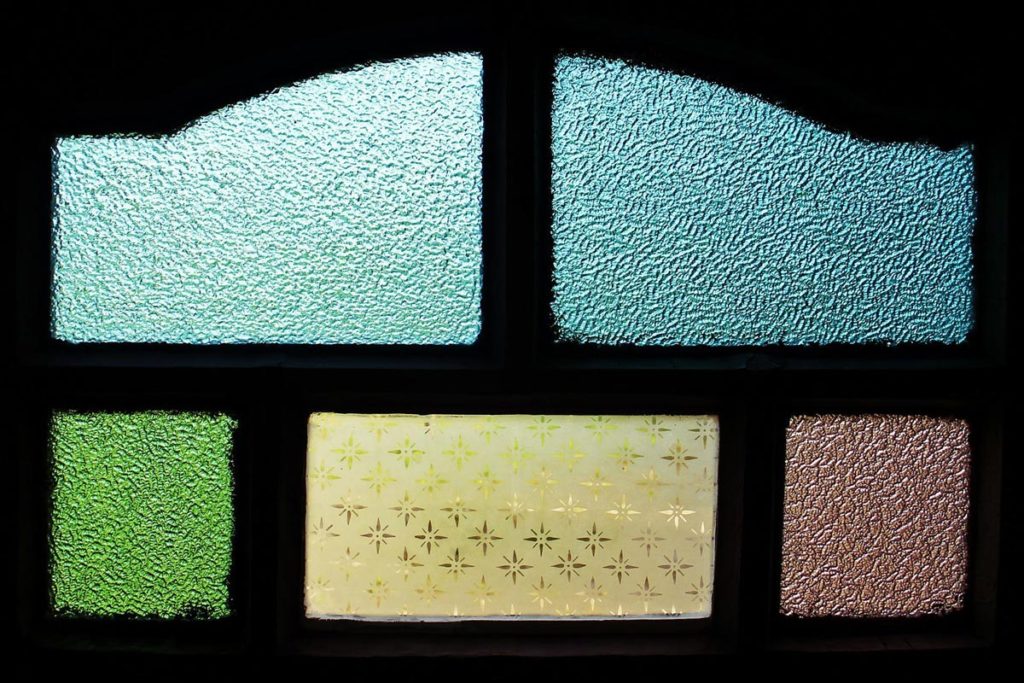 Fenêtre en verre texturé de couleur