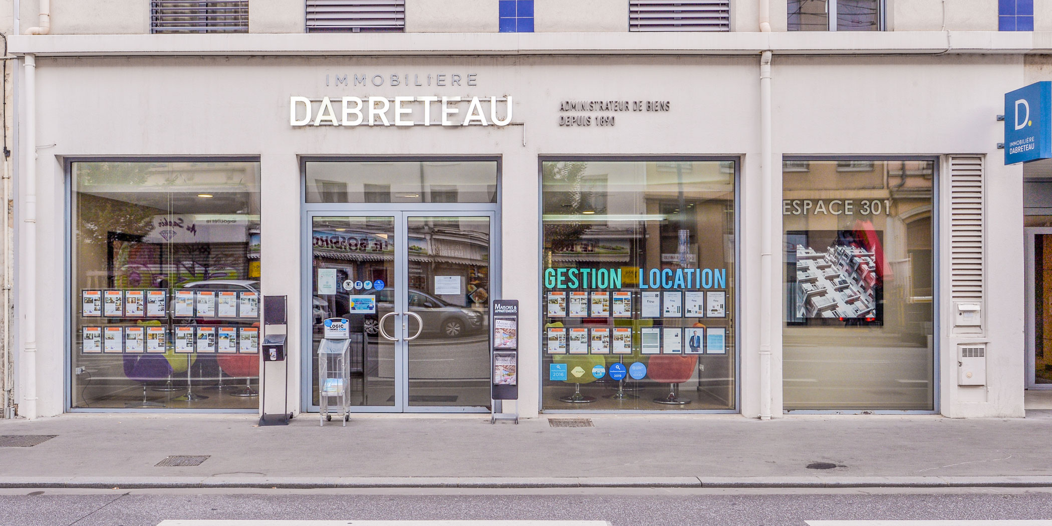 Remplacement de vitrine pour l'agence immobilière Dabreteau